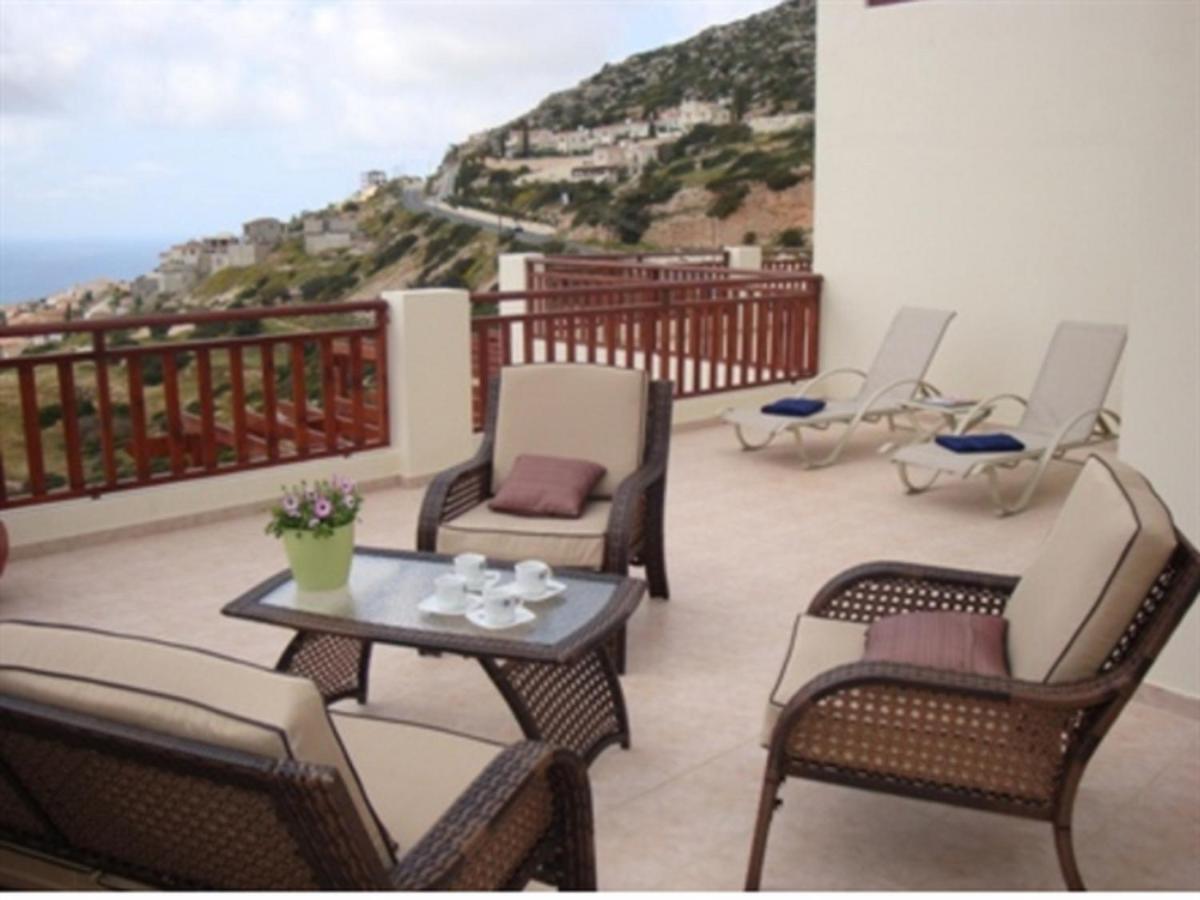 First Floor 2 Bedroom Apartment, Large Balcony, Amazing Sea Views, Communal Pool Peyia Exterior foto