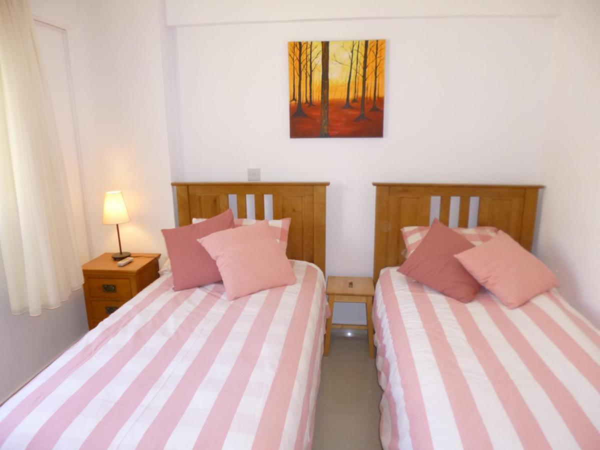 First Floor 2 Bedroom Apartment, Large Balcony, Amazing Sea Views, Communal Pool Peyia Exterior foto